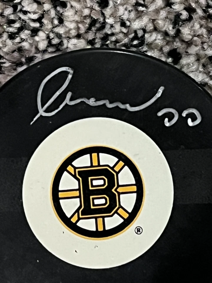 Disco autografiado por Zdeno Chara Boston Bruins Foto 2 de 2