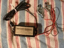 Hollywood Accessories Battery Charger 12 volt