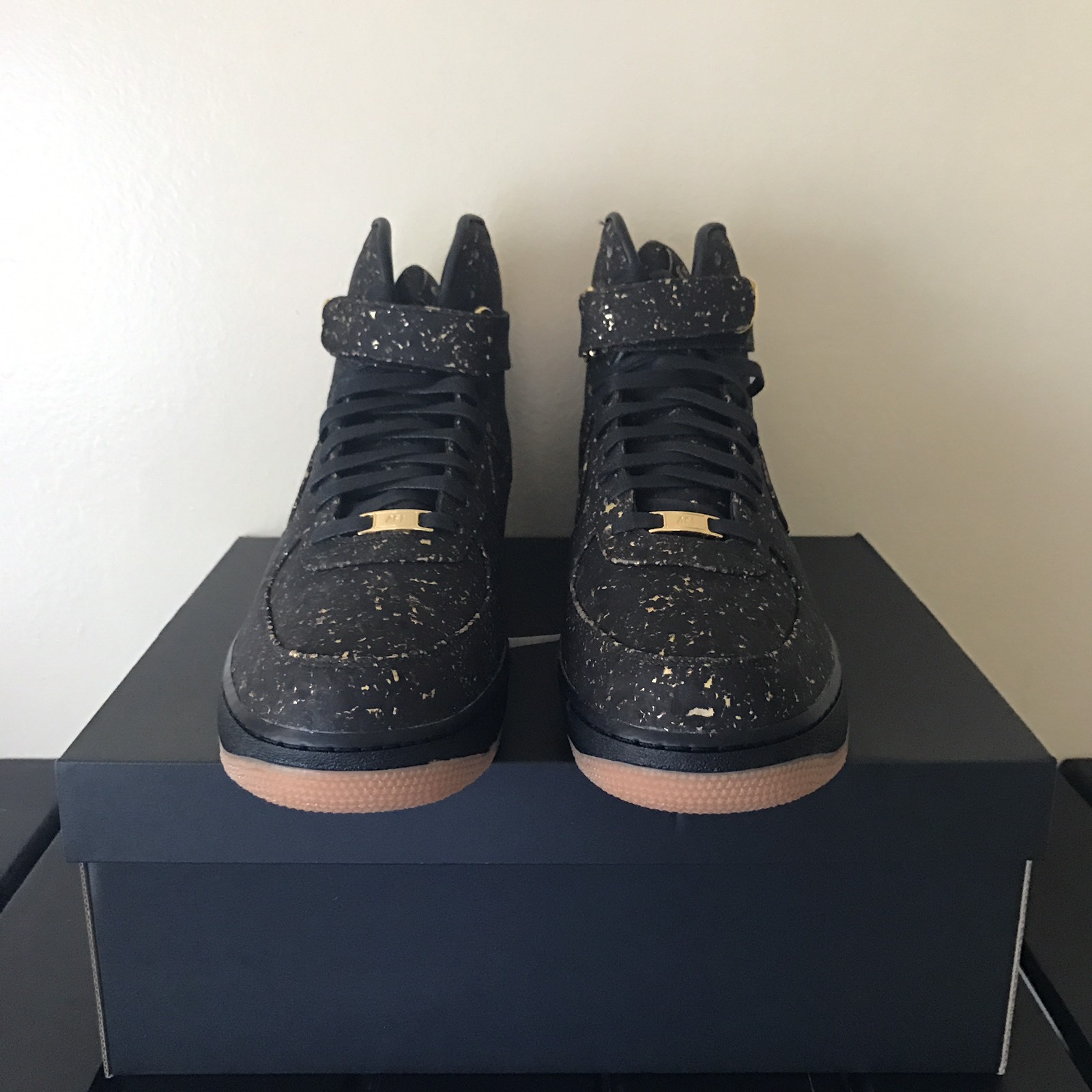Picture 1 of 10