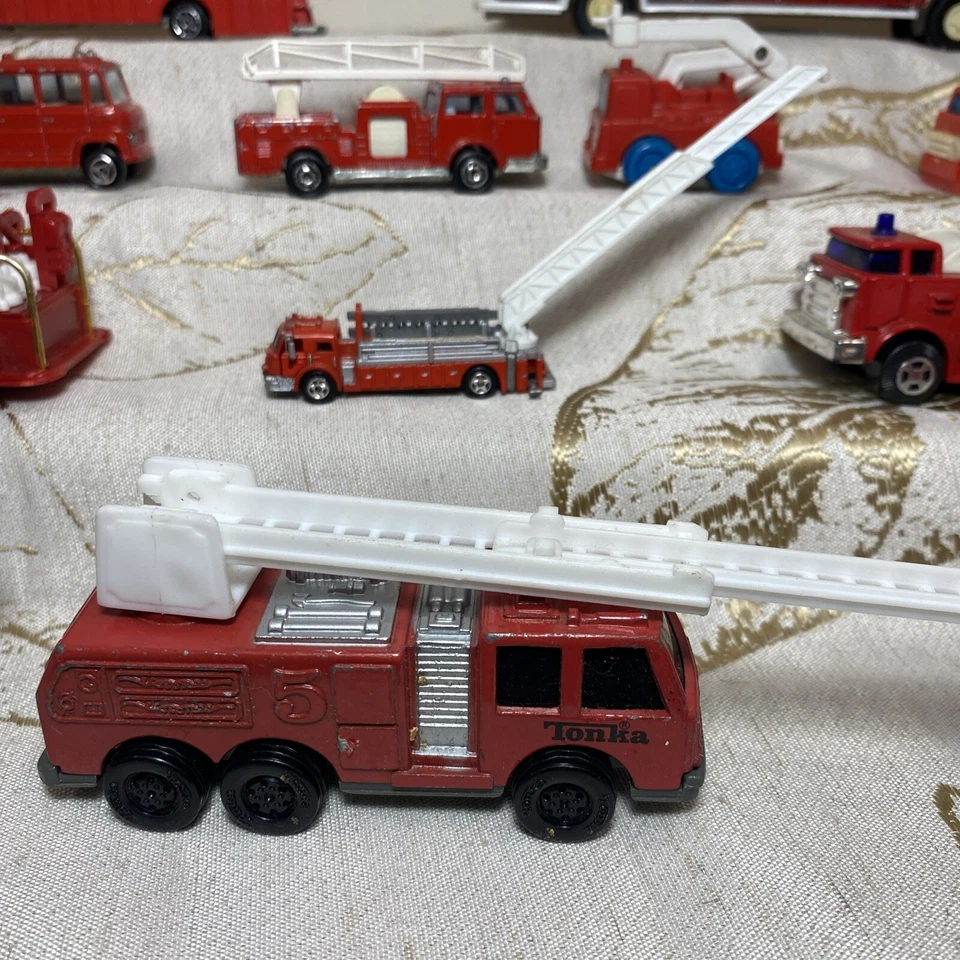De colección Tootsie Road Champs Majorette Micro Máquinas Tonka Lote 17 Años 70 Camión de Bomberos Años 90 Foto 3 de 4