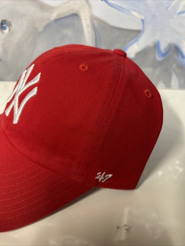 Cappello Papà Regolabile Pulizia Rosso Marca New York Yankees '47 - Foto 4 di 5