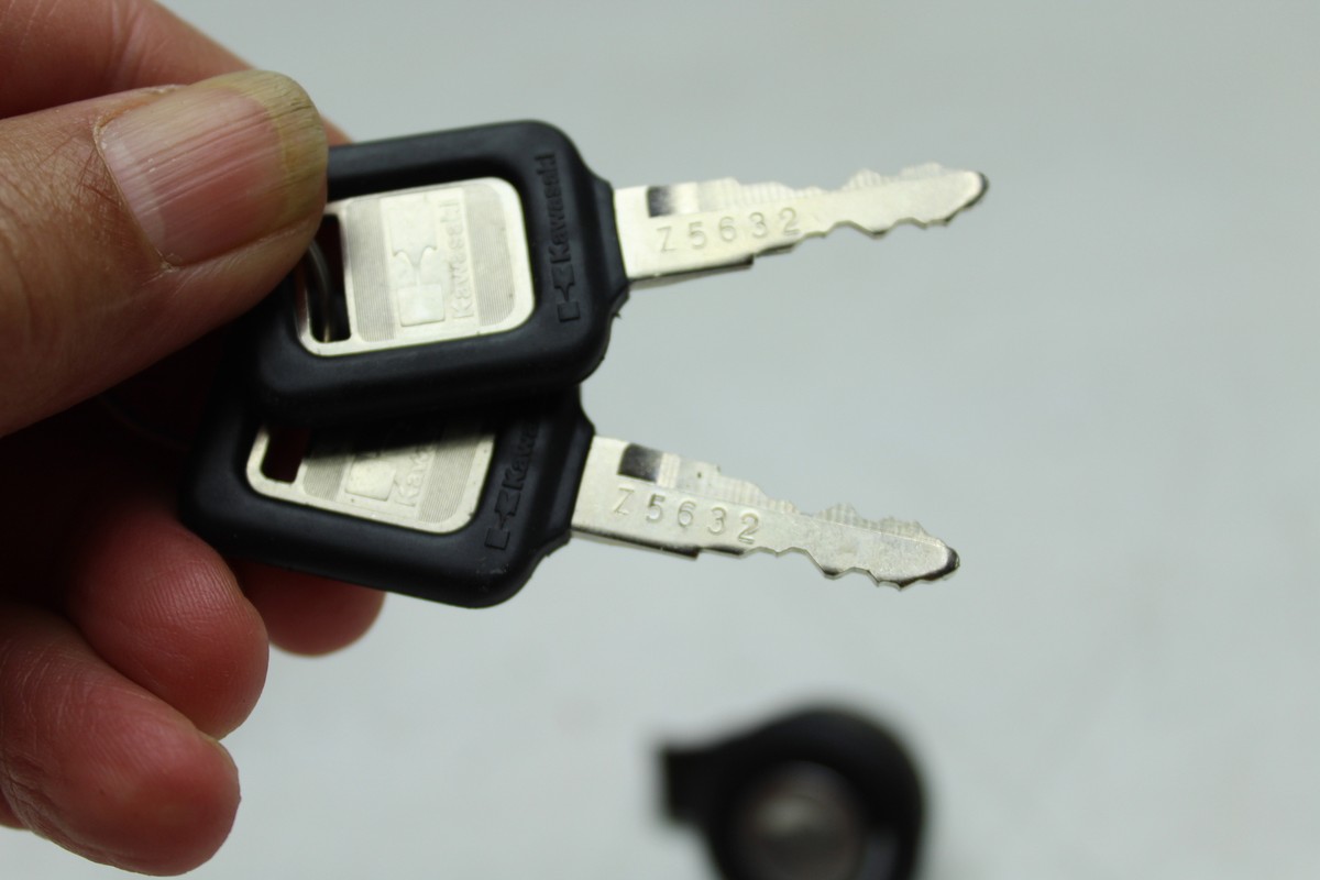 ロッキンボックス 1988-1990 KAWASAKI NINJA ZX10 ZX1000 TOOL BOX LOCK ASSY W