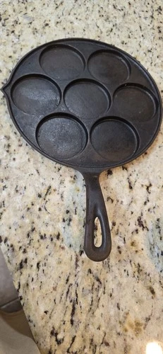 Vintage Griswold No. 34 Cast Iron Swedish Pancake Pan (2980A) Sits Flat
