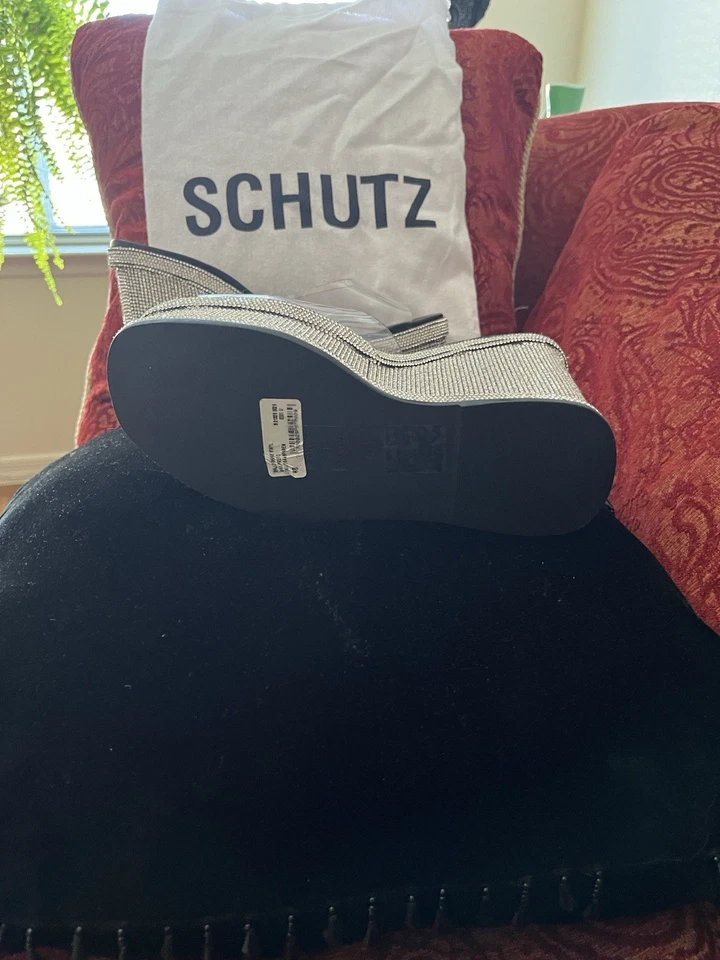 Schultz de Bling en una plataforma Foto 2 de 4