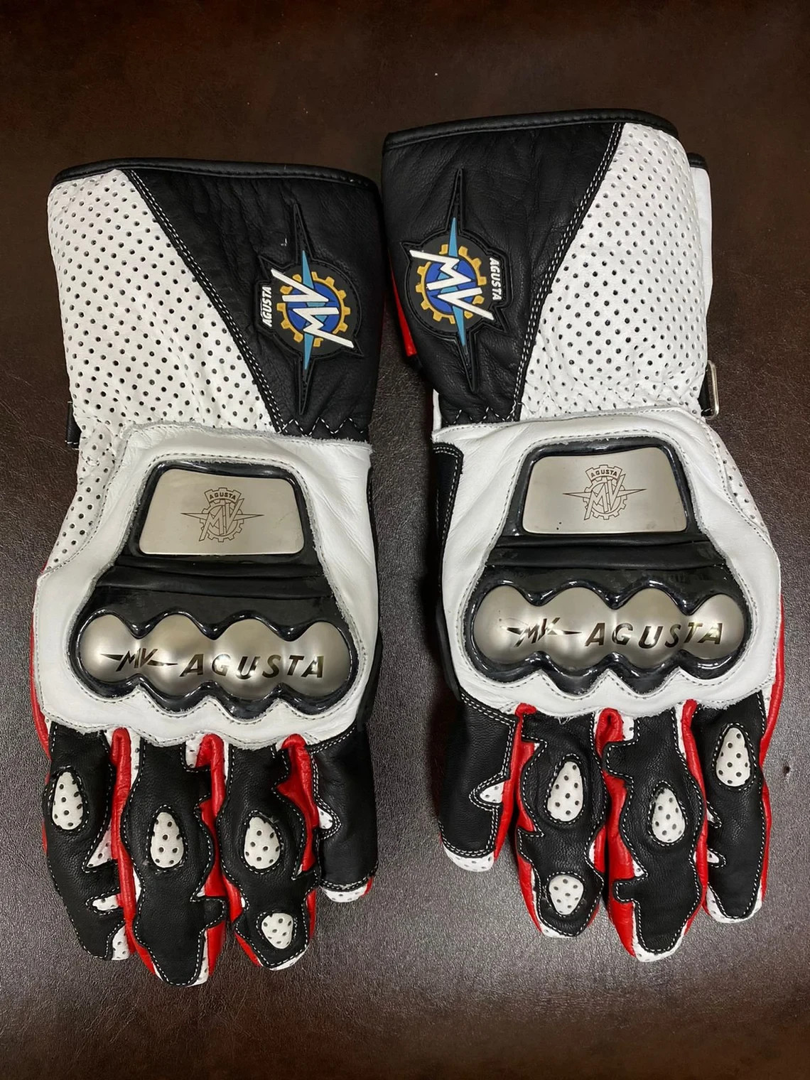 Gants en cuir motard MV Agusta en pure vachette noire pour circuit
