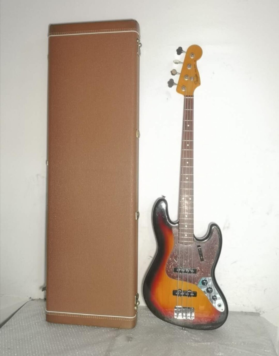 FENDER American Vintage 62 Jazz Bass Electric Bass w/Case Used