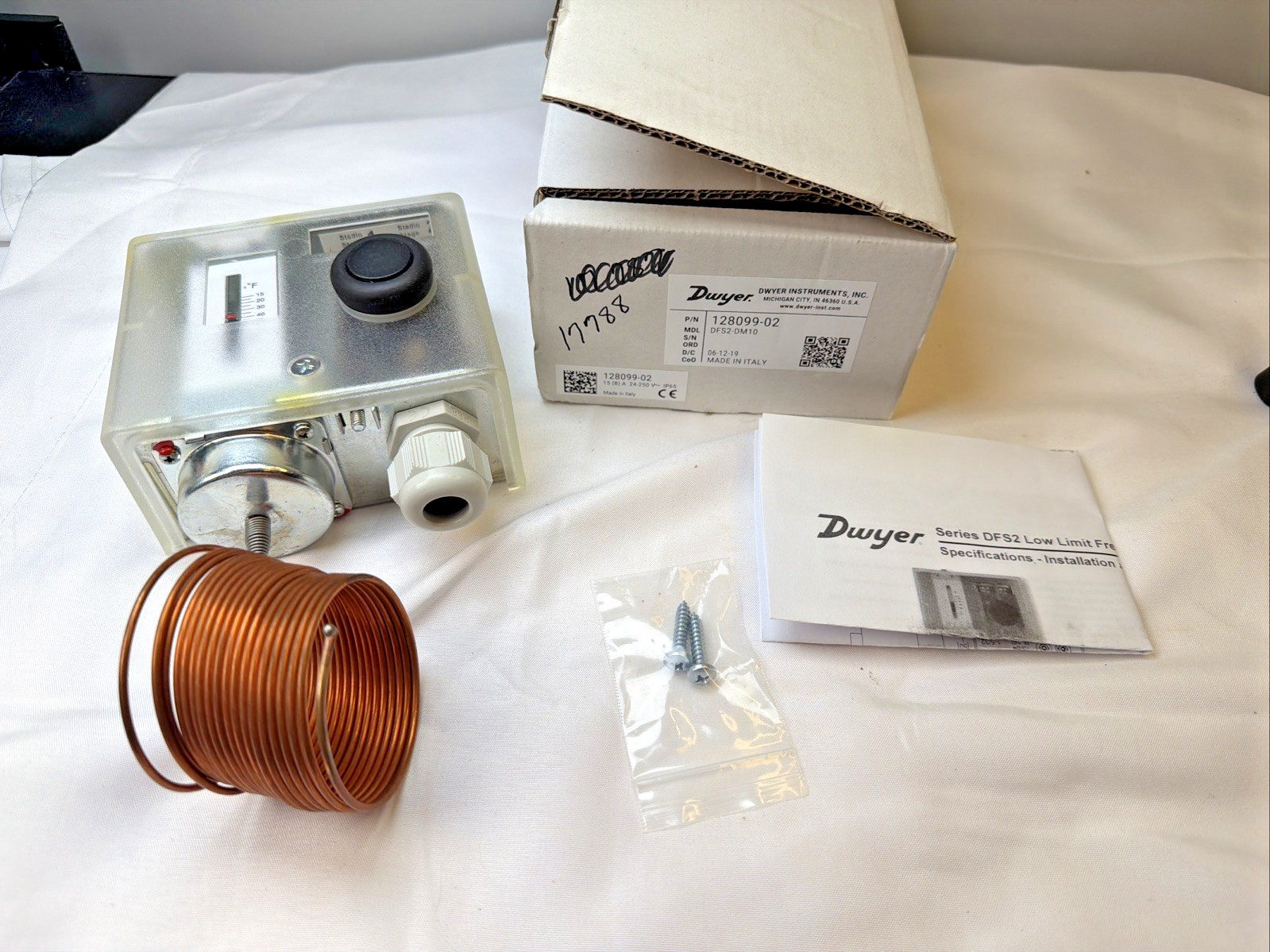 Dwyer DFS2-DM10 Low Limit Freeze Protection Switch 128099-02 New Open Box