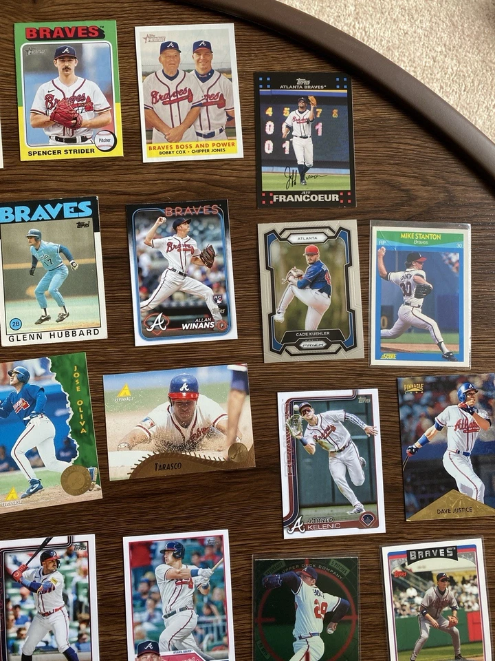 Lote de 50 tarjetas del equipo Atlanta Braves MLB tarjetas de béisbol estrellas a granel insertos de novatos Foto 3 de 4
