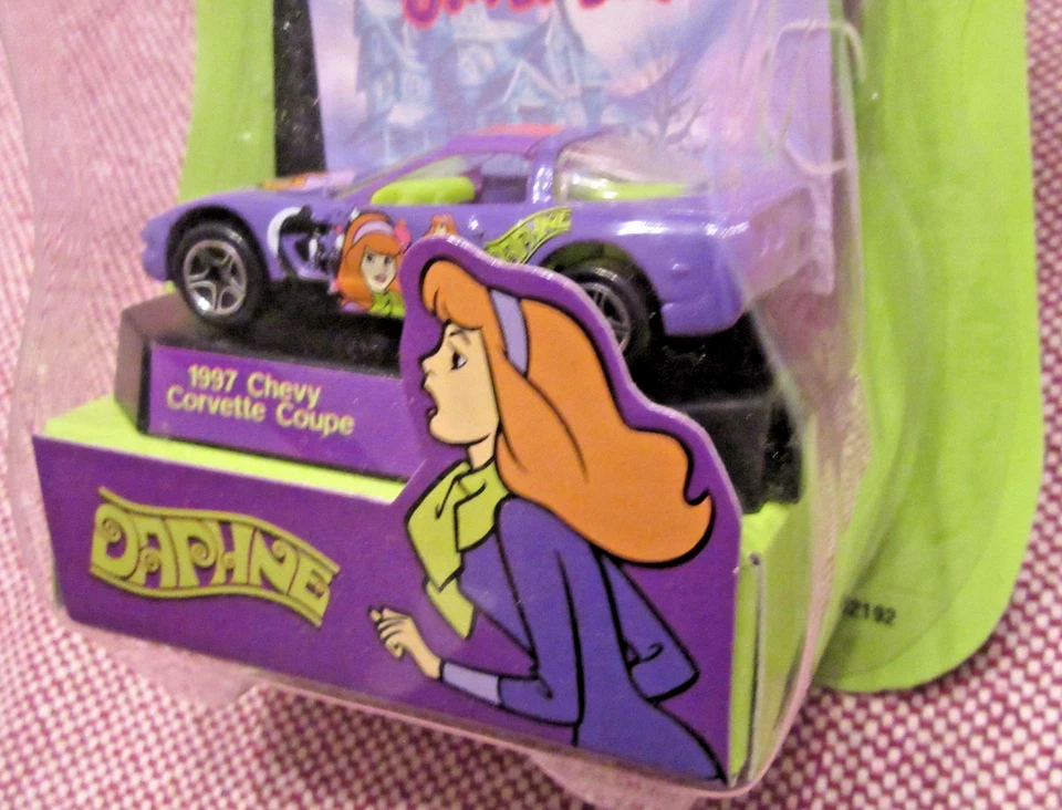 MATCHBOX COLLECTIBLES 2000 / 1997 CHEVY CORVETTE COUPE SCOOBY DOO / DAPHINE - Image 4 of 4