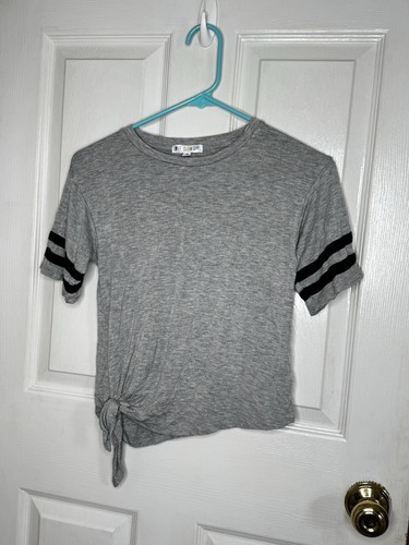 Love Glam Girl Top Size Medium 10-12 Gray Stripe Short Sleeve Knotted Shirt