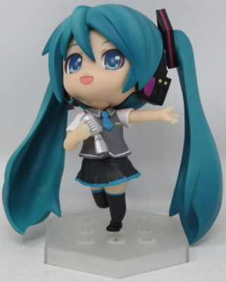 Miku miku is so cute • • artist: Yzk03 source: twitter