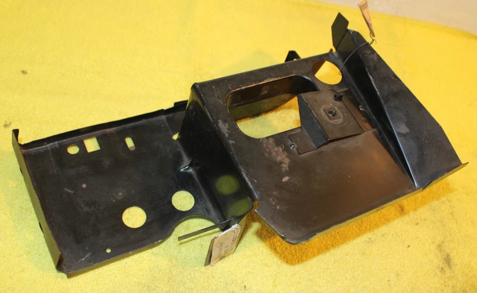 Mercury Capri 1975-1978 NOS guardabarros delantero derecho faldón y soporte lateral del radiador Foto 4 de 4