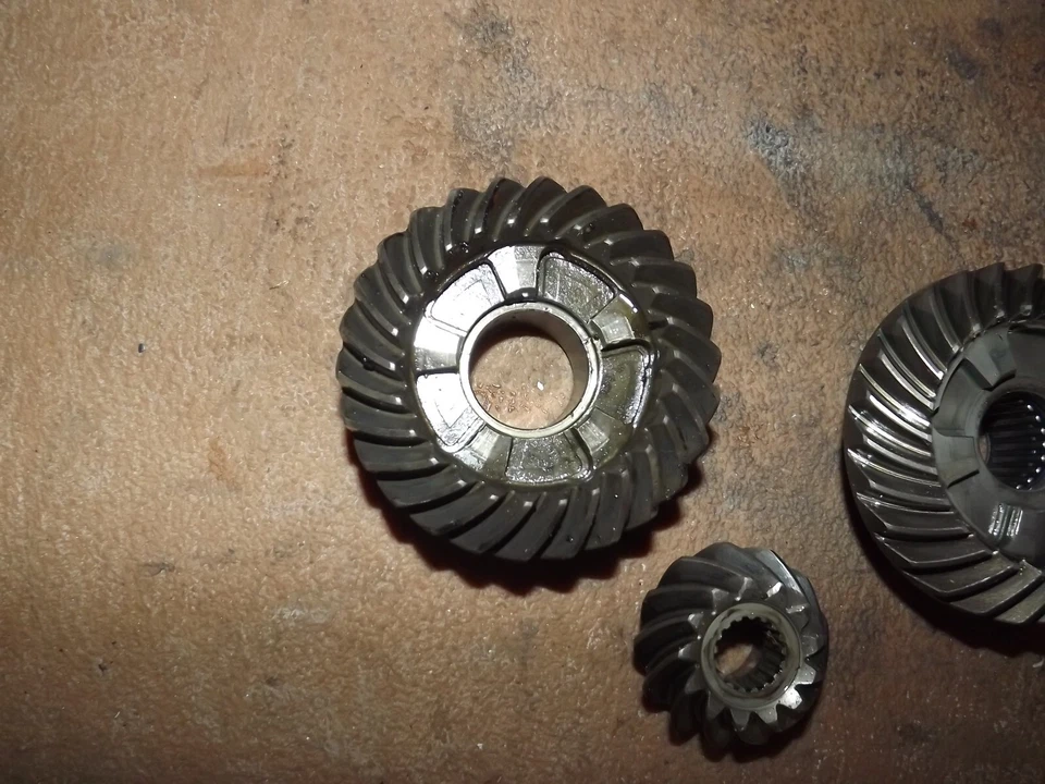 Nissan Tohatsu 90 HP TLDI Gear set PN 3D8640100,3T1640930,3B7640200 - Image 2 of 4