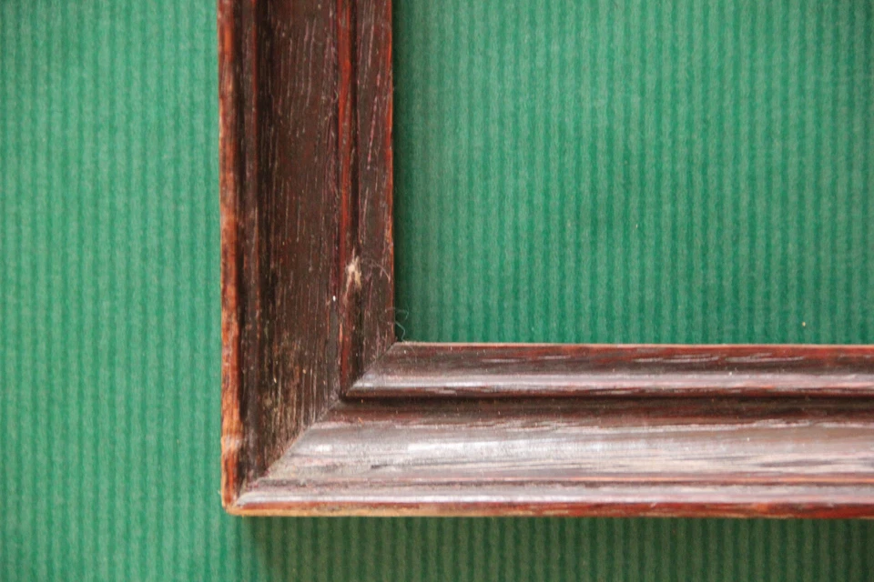 Paire de cadres anciens en bois teinté en brun foncé. - Photo 4/4