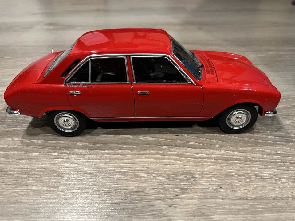 Peugeot 504 Berline Welly  1:18 - Photo 4/4