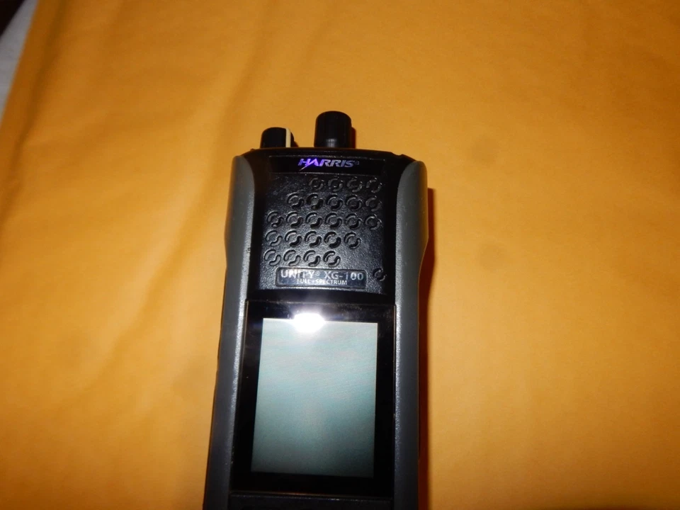 Rádio Harris Unity XG-100 espectro total modelo XP-100F - sem bateria ou antena - Imagem 2 de 4