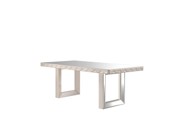 Eleganter WeißEr Esstisch Aus Holz Im Modernen Design-image