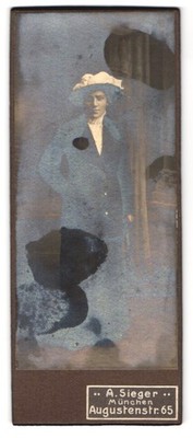 Fotografie A. Sieger, München, Augustenstrasse 65, Portrait junge Dame in modis 