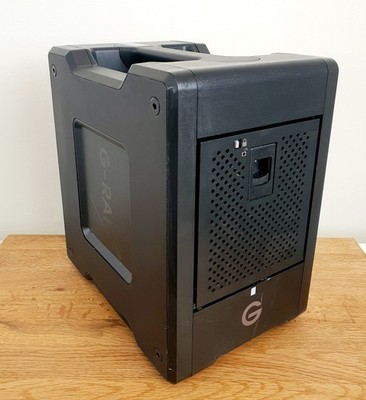 SanDisk Professional G-RAID SHUTTLE 4 Disk Array Desktop schwarz Festplatte