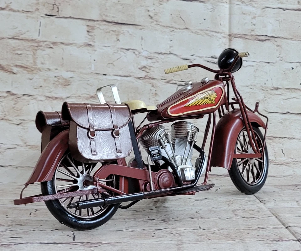 Estatuilla de colección de producción de motocicleta india color rojo intenso hecha a mano sin precio base Foto 3 de 4