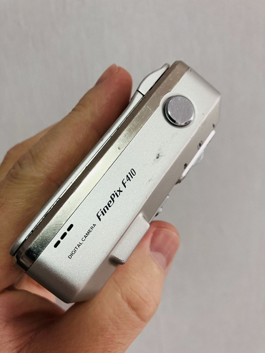 Fujifilm FinePix F410 compact digital camera from 2003 spare Fujifilm FinePix F410 compact digital camera from 2003 spare
