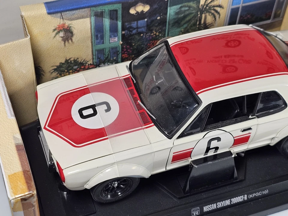 Kyosho 1:18 Nissan Skyline 2000 GT-R Racing Nº 6 Blanco/Rojo Foto 2 de 4