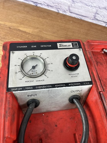 Snap On Tools MT324 Cylinder Leak Detector Tester w/Case! - Picture 10 of 11