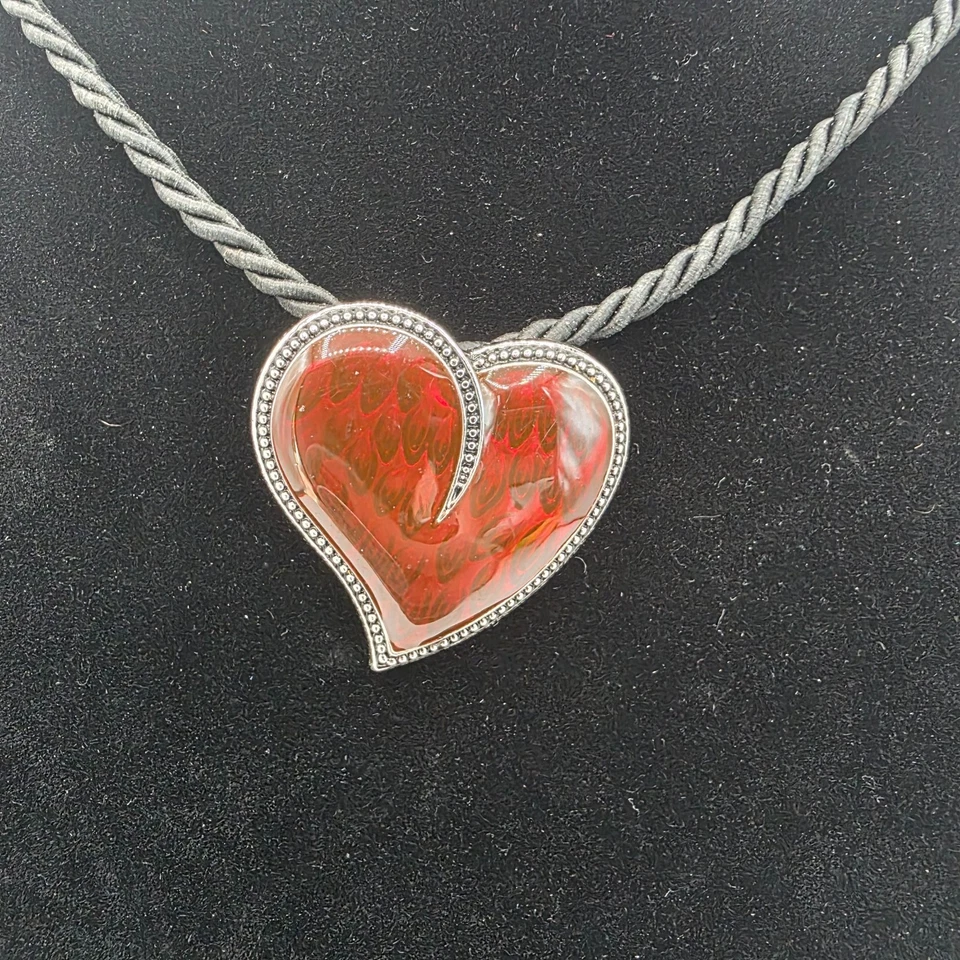 Collar Corazón Lia Sophia Mujer Cordón Negro Rojo Colgante Amor Ardiente 24" Foto 2 de 4