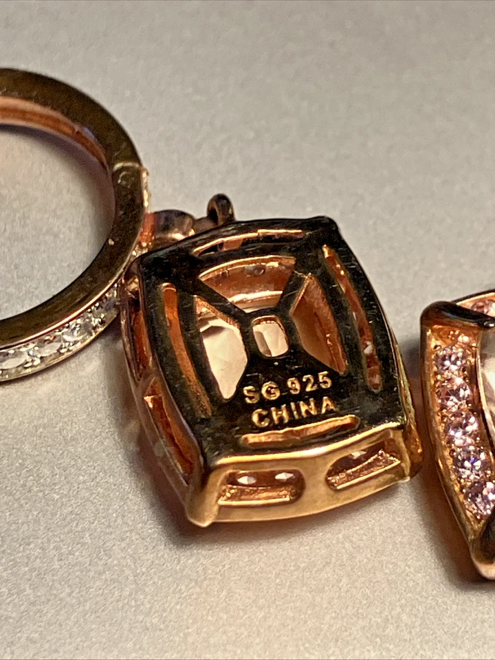 Pendientes de morganita melocotón simulado corte cojín chapados en oro rosa de ley .925 Foto 4 de 4