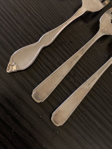 3 Oneida Ltd. Wm. A. Rogers Silverplate Salad Forks - Picture 8 of 10