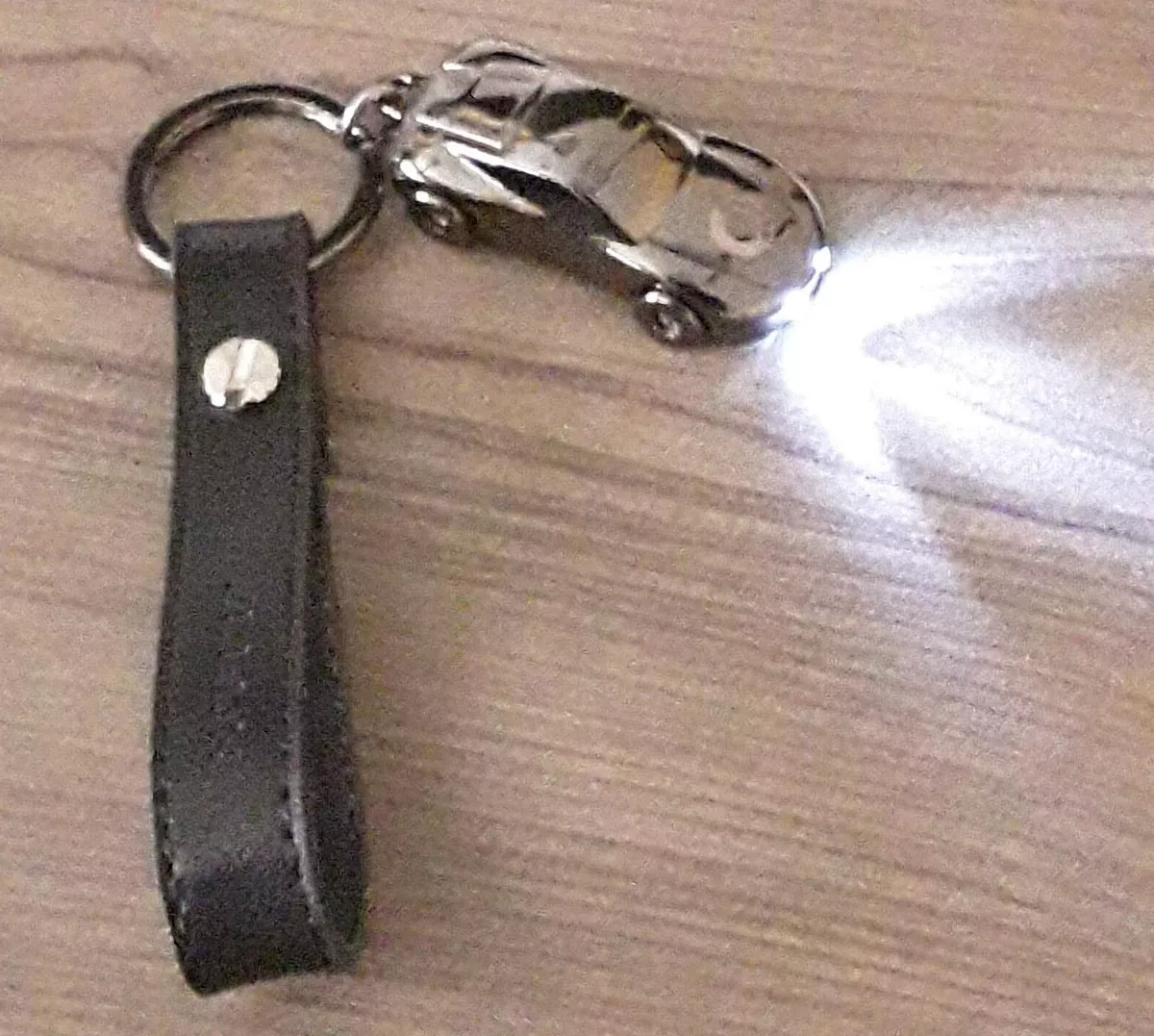 Jobon Metal and Black Leather Car Keyring Keychain and Flashlight