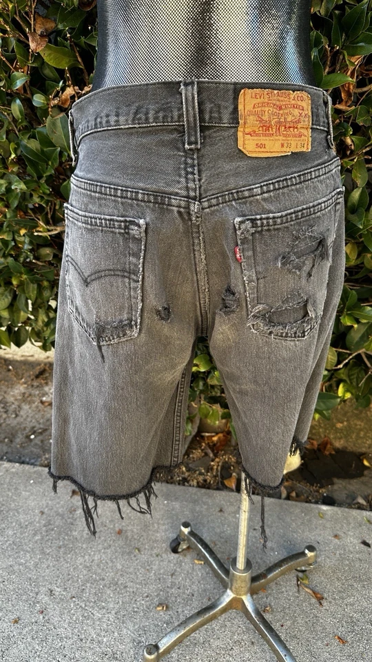 Pantalones cortos vaqueros vintage Levis 501 hechos en EE. UU. 33 Foto 3 de 4