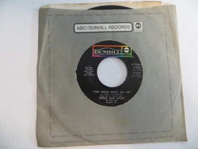Three Dog Night   The Show Must Go -1974 ABC/Dunhill D4382 7'' Single  VG/Generic