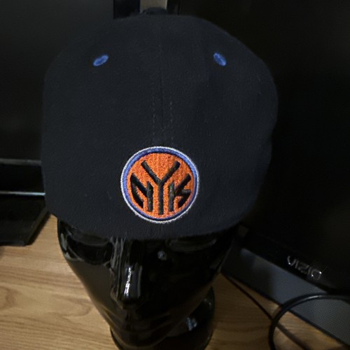 New York Knicks Cap Hat L/XL NEW - Picture 2 of 3