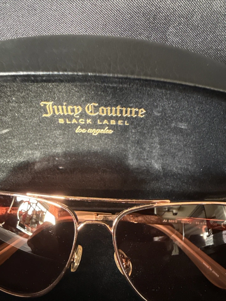Óculos de sol Juicy Couture etiqueta preta estojo rígido Los Angeles - Imagem 3 de 4