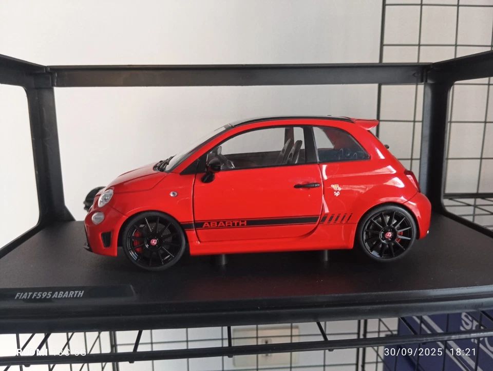 Modellino Abarth Solido F595 Abarth 1:18 - Immagine 4 di 4