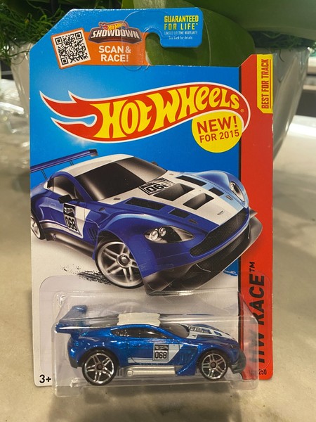 2015 Hot Wheels #149 HW Race - World Race Aston Martin Vantage GT3 Blau-image