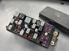 2009-2012 Chevy Malibu  Engine Fuse Box Assem...