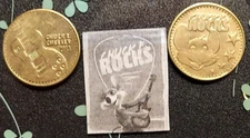 2013 CHUCK E CHEESE "CHUCK E ROCKS" TOKEN- 25mm - CAT# 5051(B) - TYPE 5 - VG