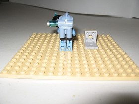 LEGO MINIFIGURE RETIRED MR. FREEZE FROM SET 76000 FROM 2013 NEW
