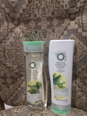 HERBAL ESSENCE NAKED 0% WHITE TEA & MINT SHAMPOO AND CONDITIONER BRAND NEW!