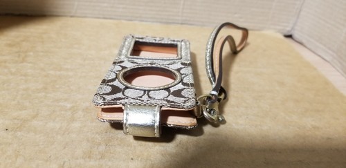 Coach iPod Case Wristlet, VGC - Picture 16 of 19
