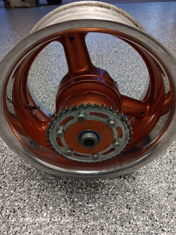 Rueda trasera 99/07 Suzuki Hayabusa 300 18" con piñón y espaciador Foto 3 de 4