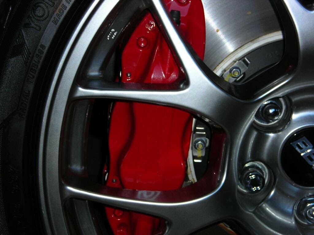 K2 PRO, Vernice Spray Nera Lucida Protettiva Per Pinza Freno Auto, Resistente Al Calore Fino A 260 &deg;C