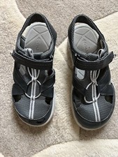Columbia Boys Sandals Size 5