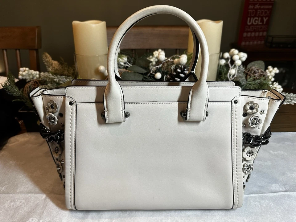 Coach 59091 Swagger 27 en blanco tiza con detalle floral de sauce + billetera Foto 3 de 4