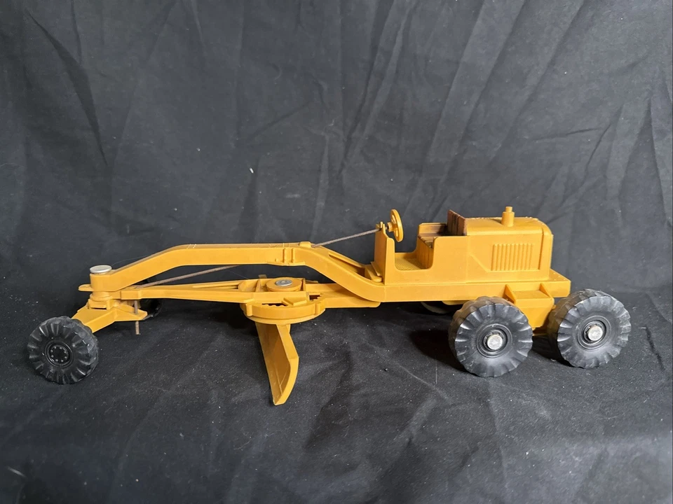 Vintage Caterpillar Toy Revell Miniature Motor And Grader 1950s Made In... - Image 4 of 4