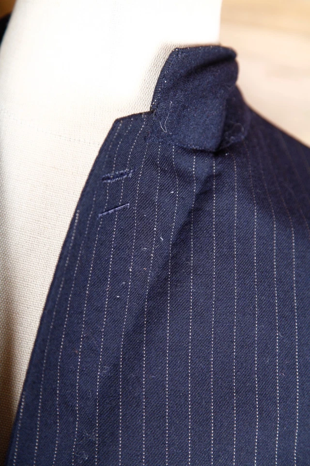 Huntsman & Sons Savile Row suit  38S 32W 28L navy dotted stripe working cuff - Image 4 of 4