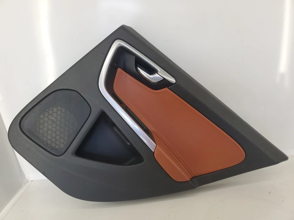 Volvo V60 Cross Country 2016 puerta trasera derecha interior de fábrica OEM Foto 2 de 4