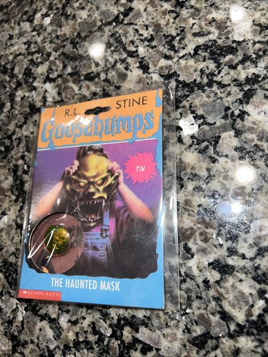 Vintage Goosebumps The Haunted Mask 3D Pin - New and Sealed - Picture 2 of 5
